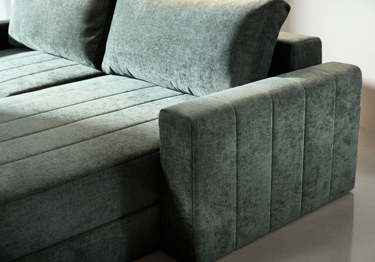 Akello Lounger with Arms