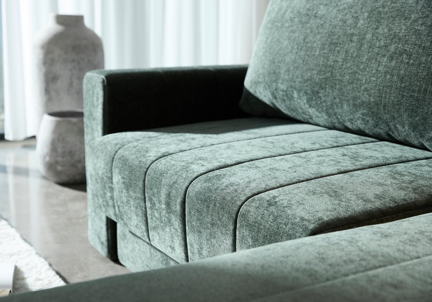 Akello Lounger with Arms