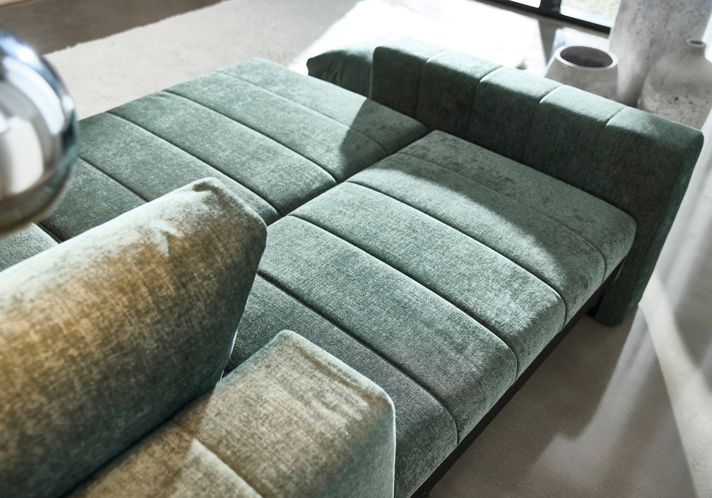 Akello Lounger with Arms