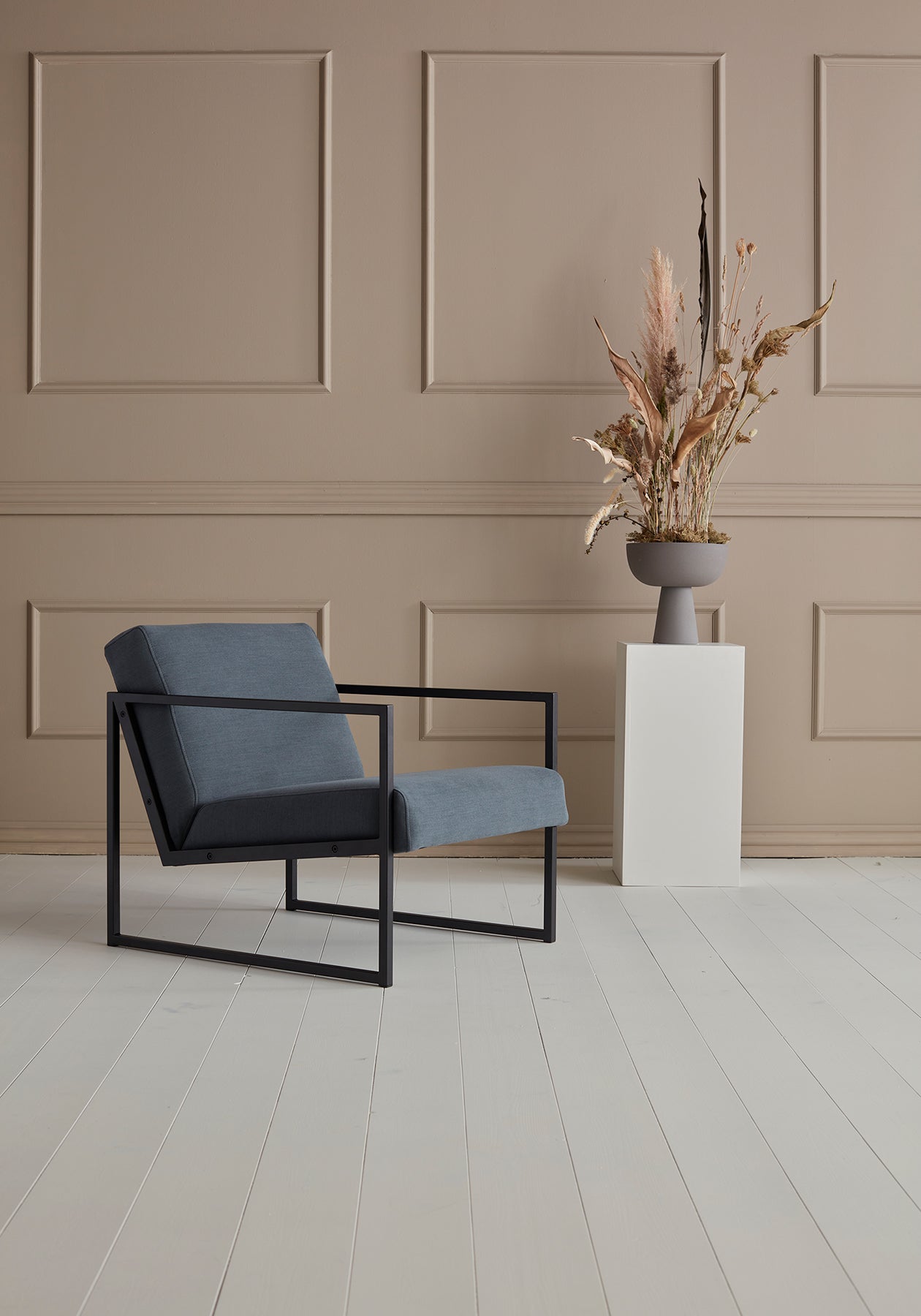 Vikko Chair with Arms