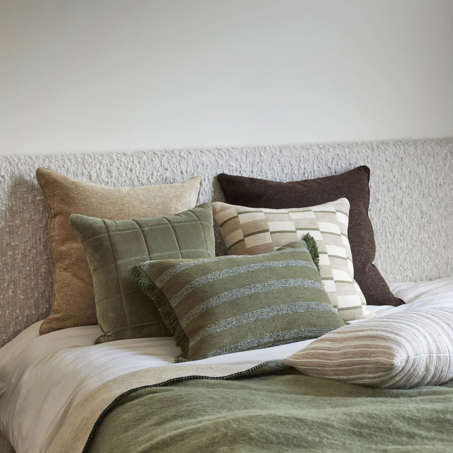 Valencia Cushion Gold